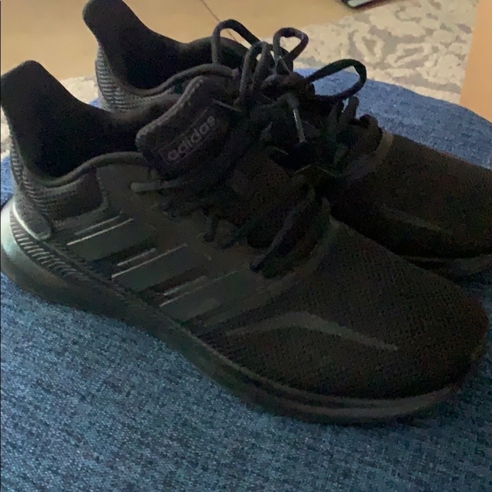 Black women’s running shoes